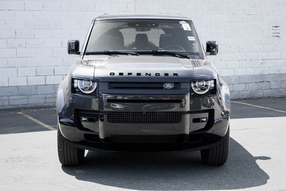 2026 Land Rover Defender 130 X-Dynamic SE-4