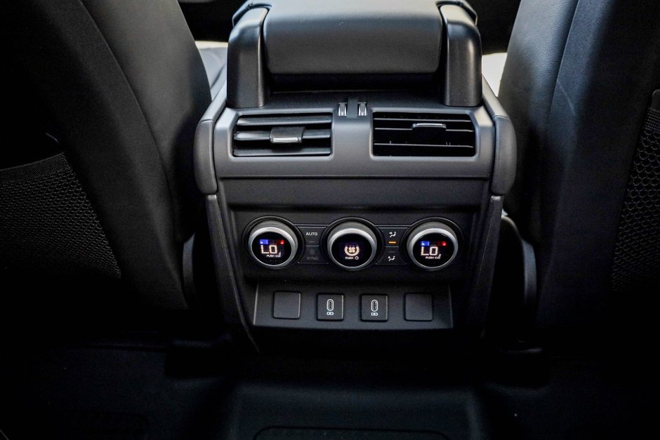 2026 Land Rover Defender 130 X-Dynamic SE-18