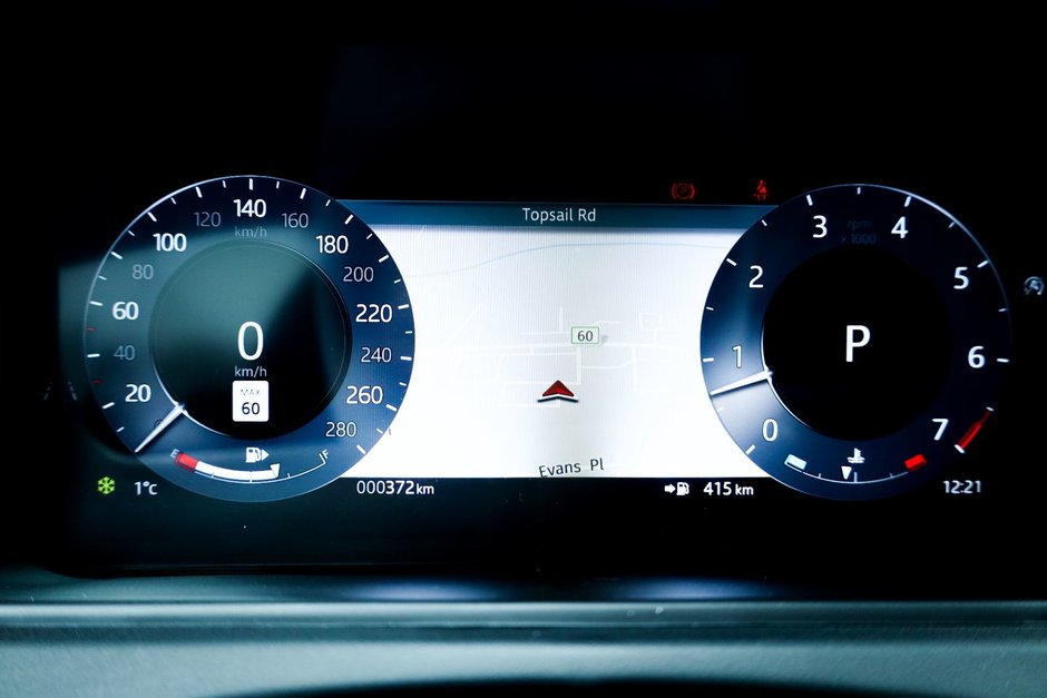 2026 Land Rover Range Rover Velar Dynamic SE-14