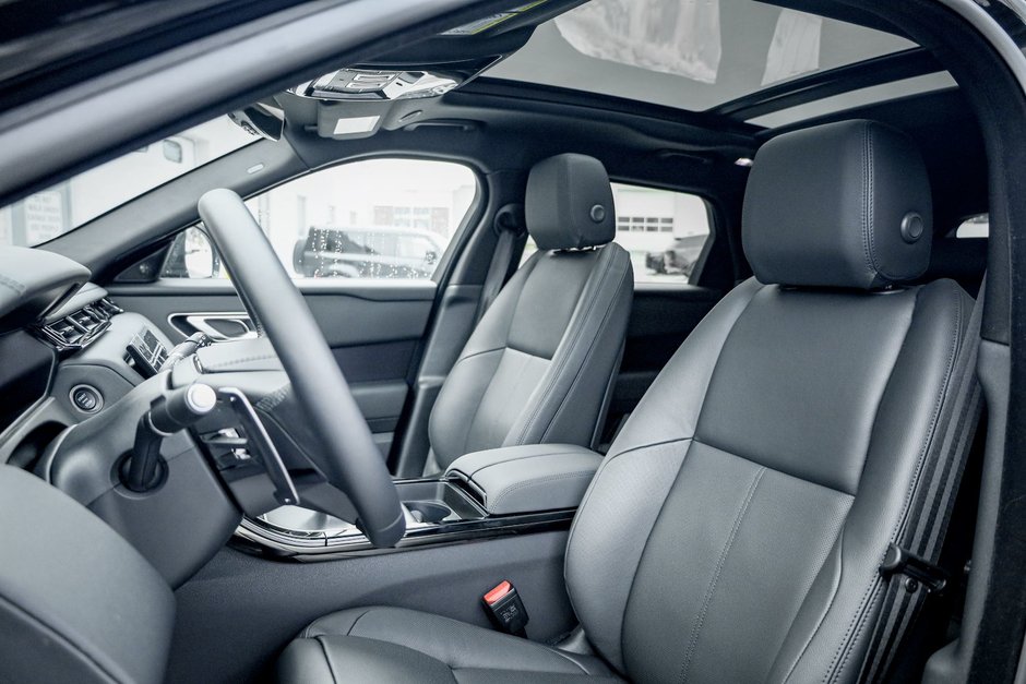 2026 Land Rover Range Rover Velar Dynamic SE-10