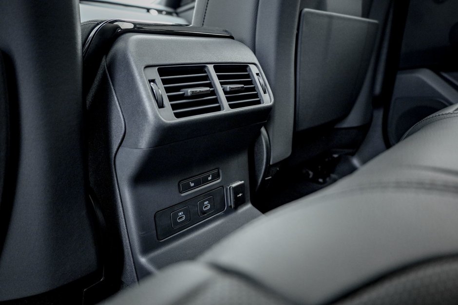 2026 Land Rover Range Rover Velar Dynamic SE-17