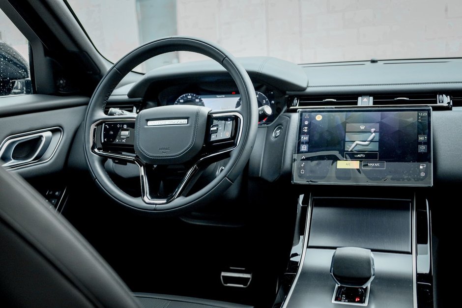 2026 Land Rover Range Rover Velar Dynamic SE-19