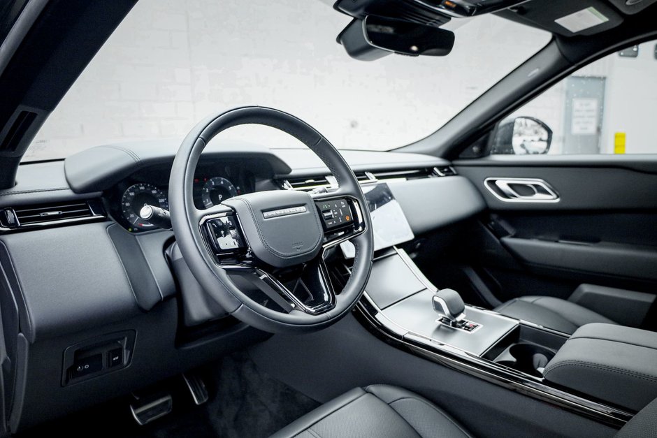 2026 Land Rover Range Rover Velar Dynamic SE-11