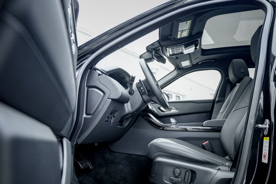 2026 Land Rover Range Rover Velar Dynamic SE-9