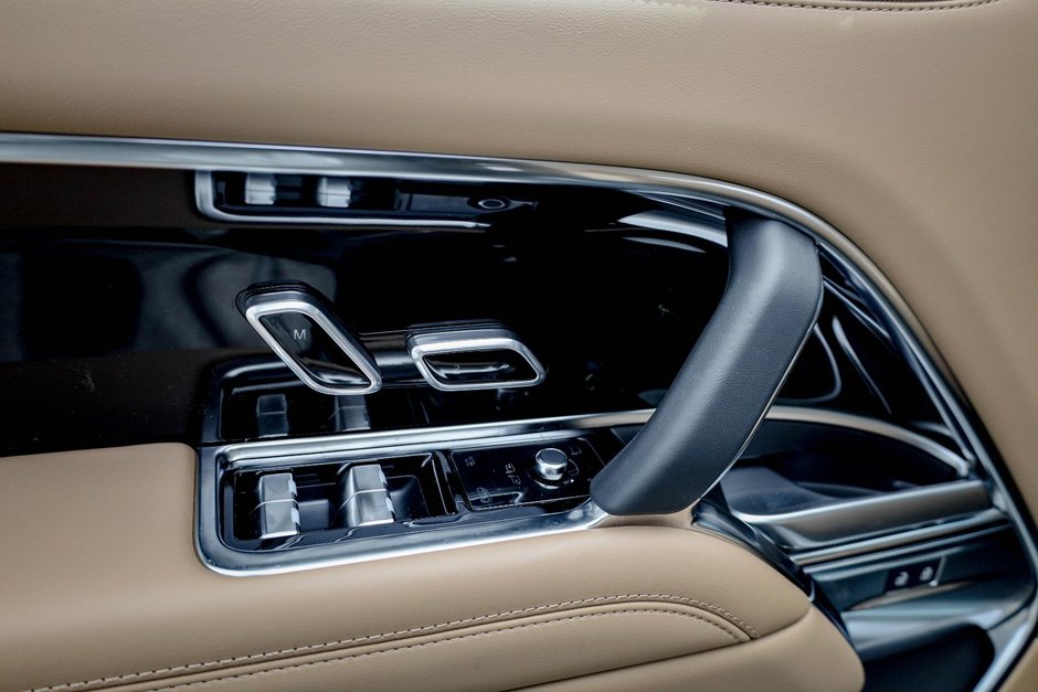 2026 Land Rover Range Rover SE SWB-12