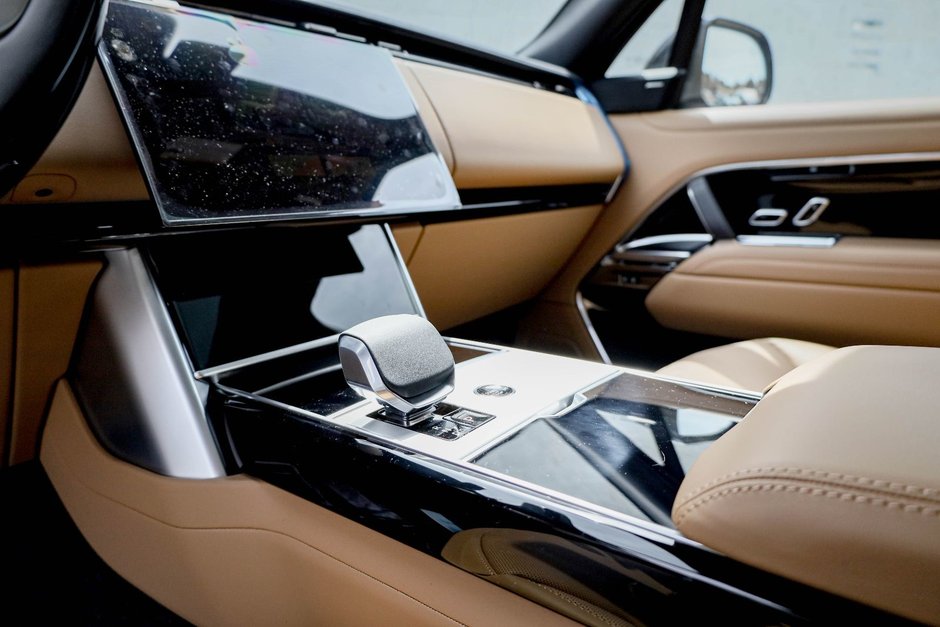 2026 Land Rover Range Rover SE SWB-13