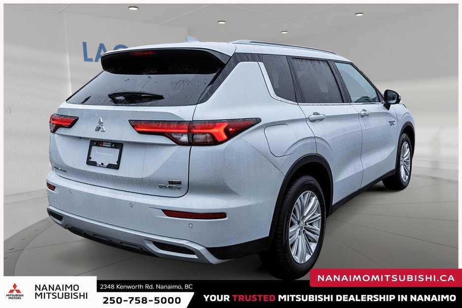2024 Mitsubishi OUTLANDER PHEV LE-8