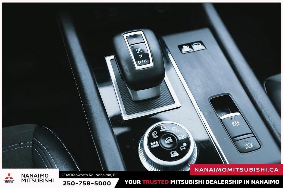 2024 Mitsubishi OUTLANDER PHEV LE-15