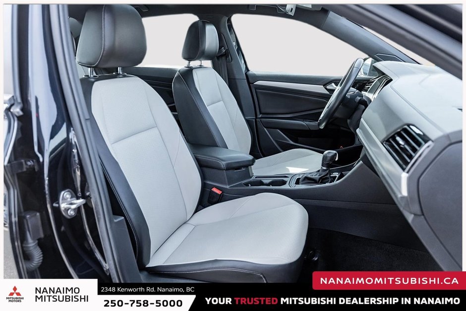 2019 Volkswagen Jetta Highline R-Line-19