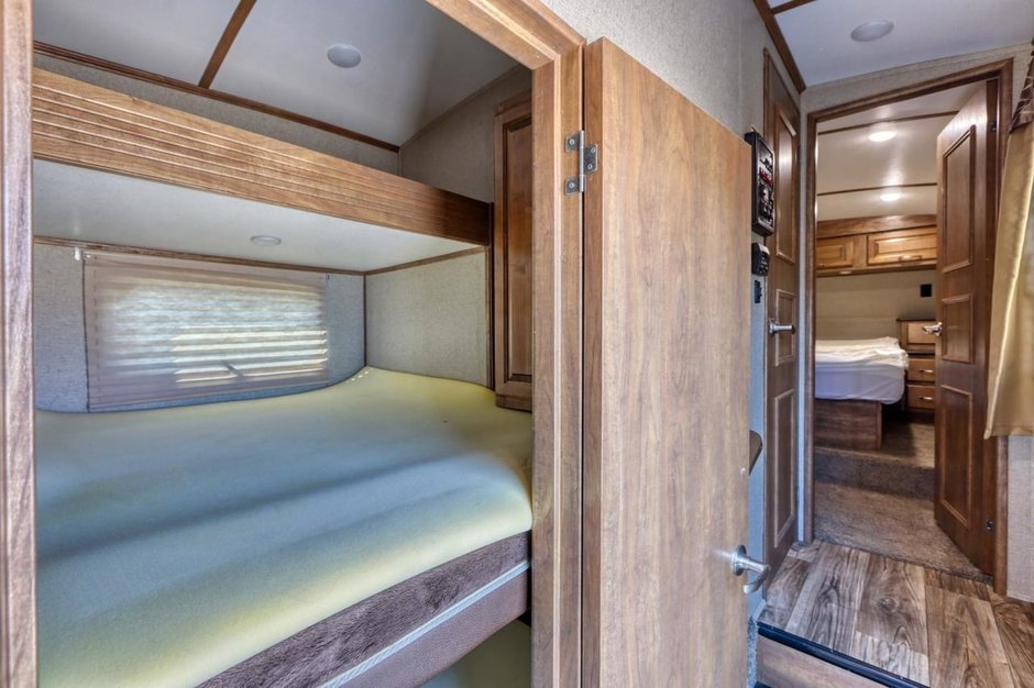 2019 Keystone Super-Lite 296SBH-19