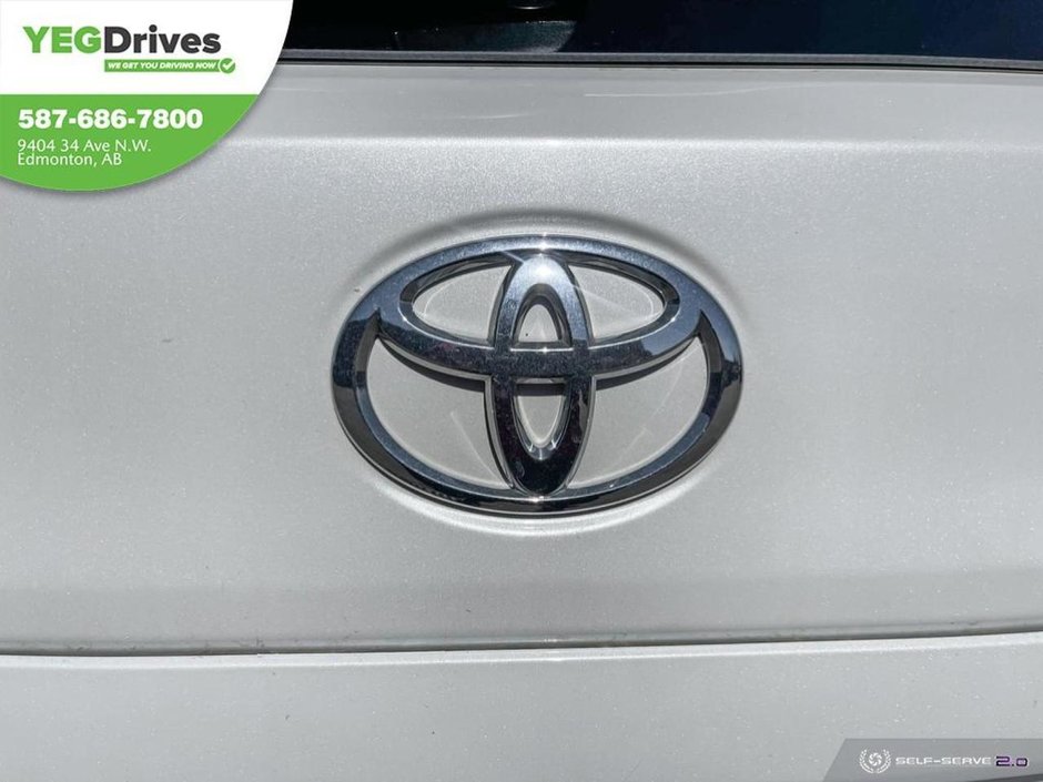 2023 Toyota COROLLA CROSS LE-8