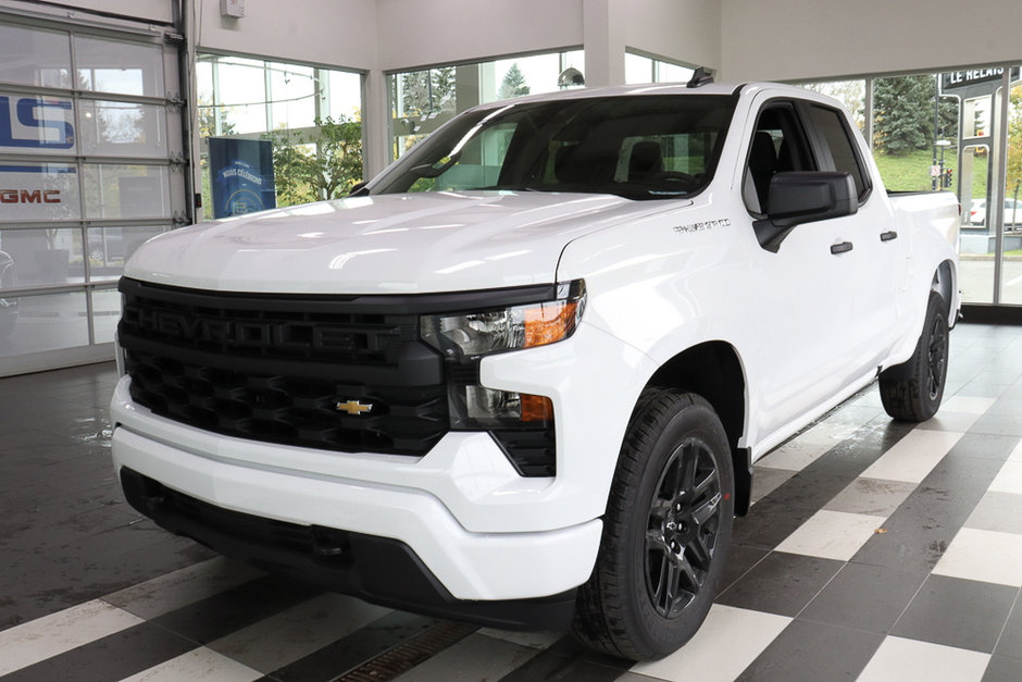 2024 Chevrolet Silverado 1500 in Montreal, Quebec - w940px