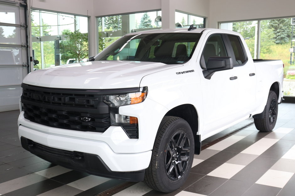 2024 Chevrolet Silverado 1500 in Montreal, Quebec - w940px