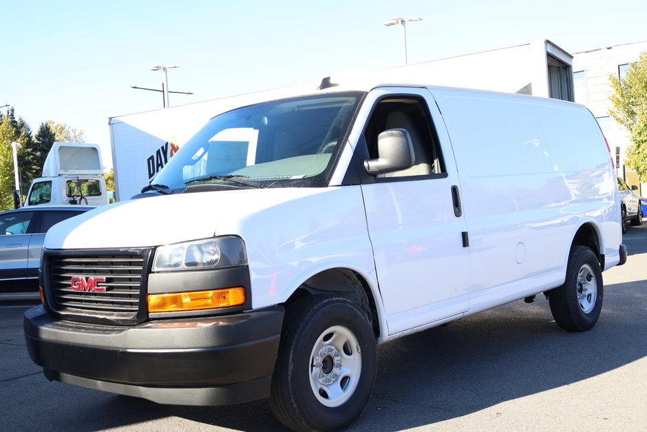 GMC Savana Cargo 2500  2024 à Montréal, Québec - w940px