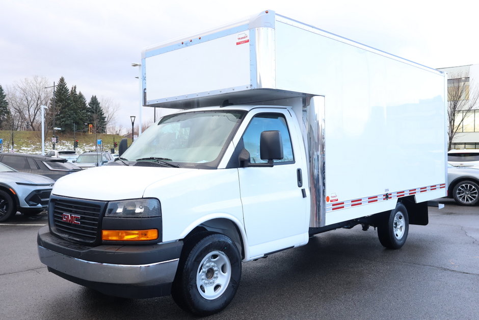 GMC Savana Cutaway 3500  2024 à Montréal, Québec - w940px