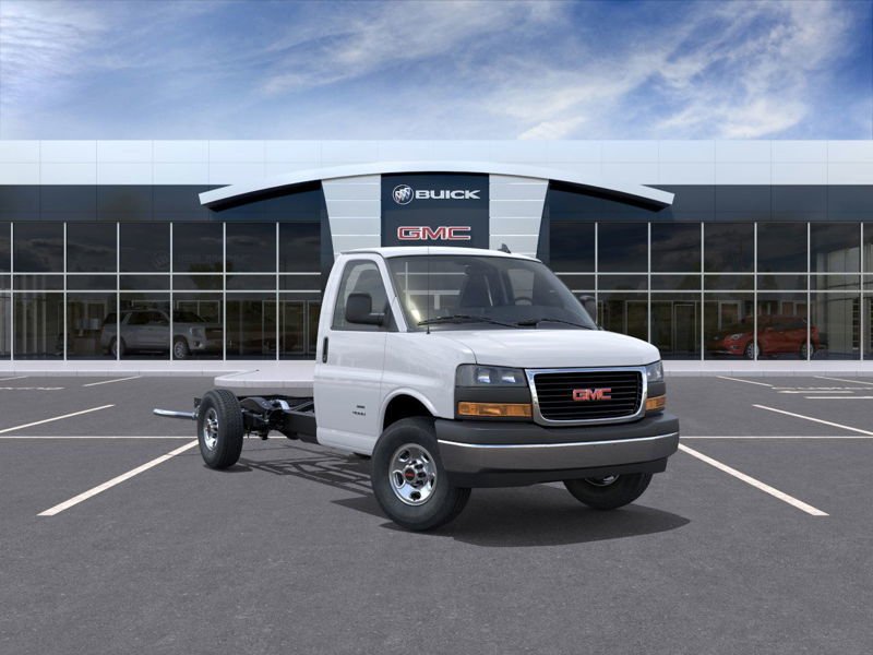 GMC Savana Cutaway 3500  2025 à Montréal, Québec - w940px