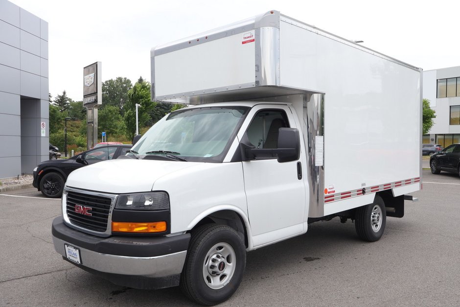 2026 GMC Savana Cutaway 3500 in Montreal, Quebec - w940px