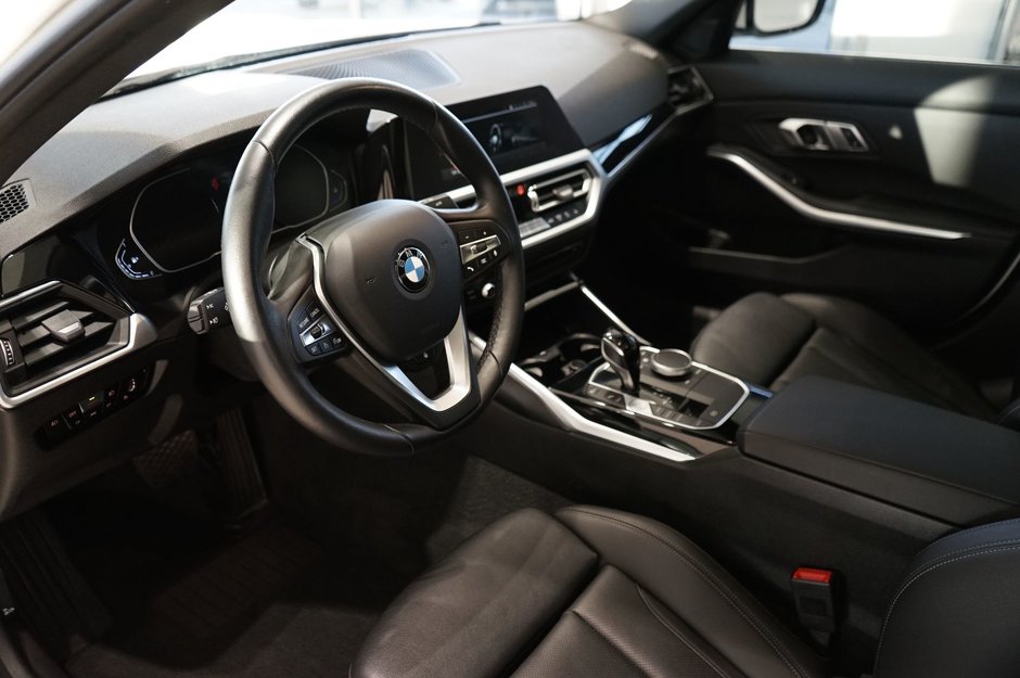 2022 BMW 3 Series 330i xDrive-12