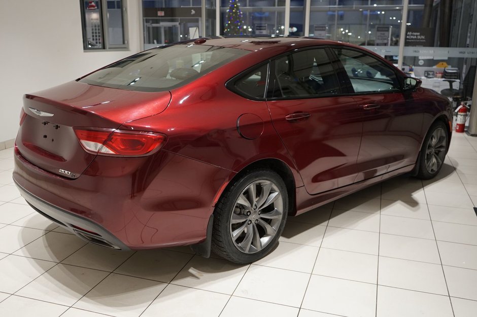 2016 Chrysler 200 S-6