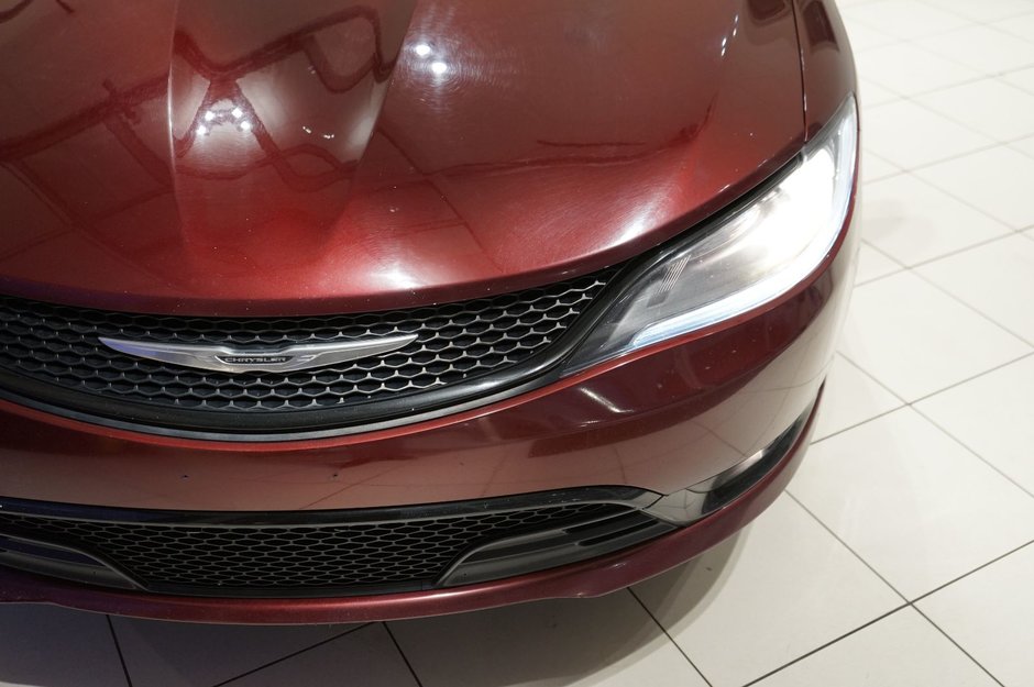 2016 Chrysler 200 S-29