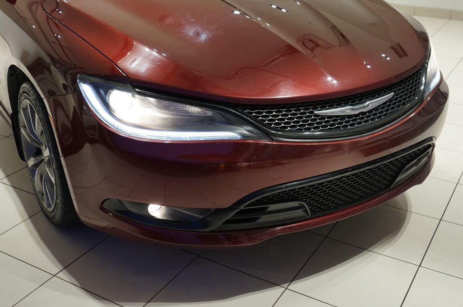 2016 Chrysler 200 S-31