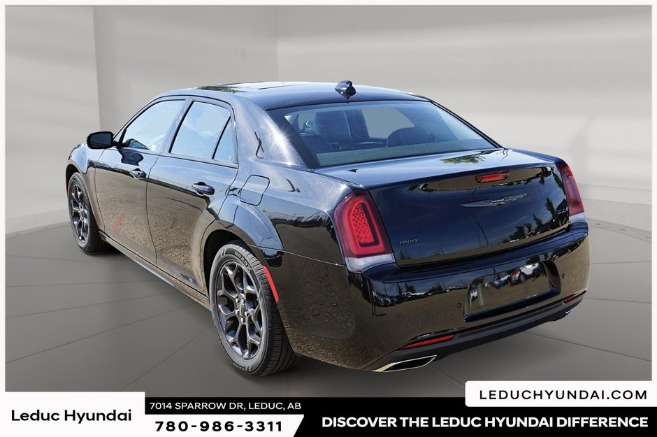 2023 Chrysler 300 Touring-3