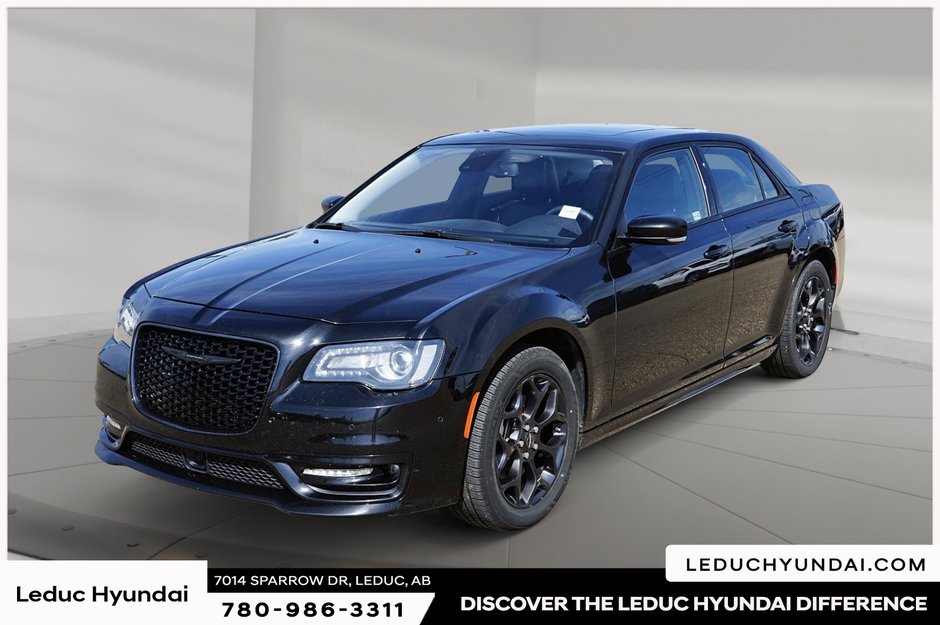 2023 Chrysler 300 Touring-0