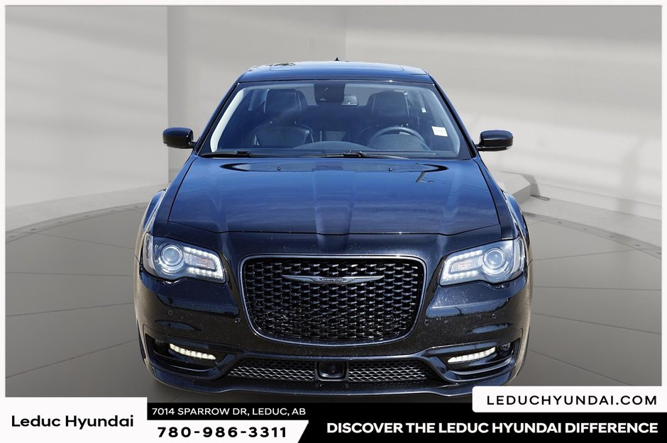 2023 Chrysler 300 Touring-1