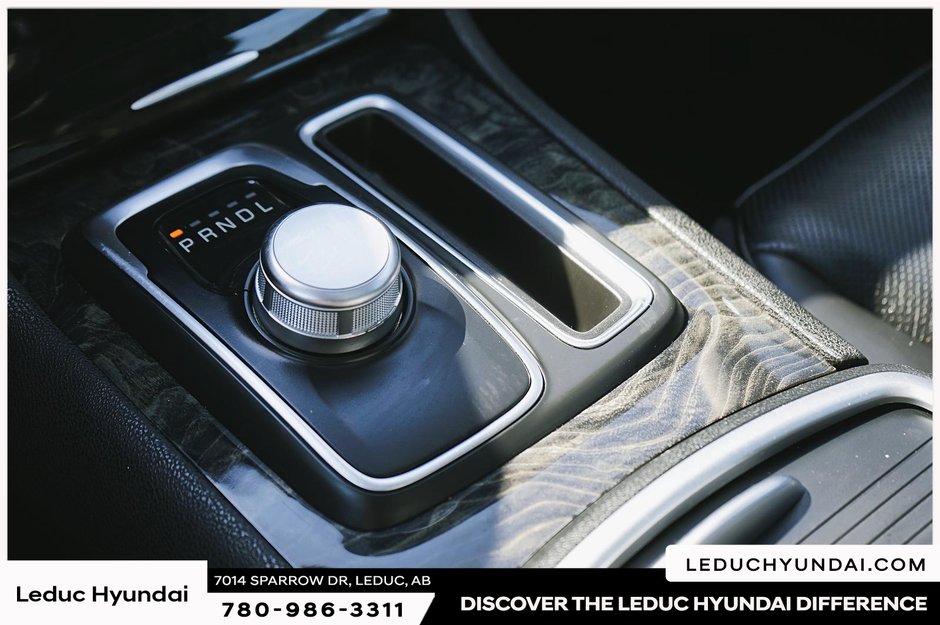 2023 Chrysler 300 Touring-14