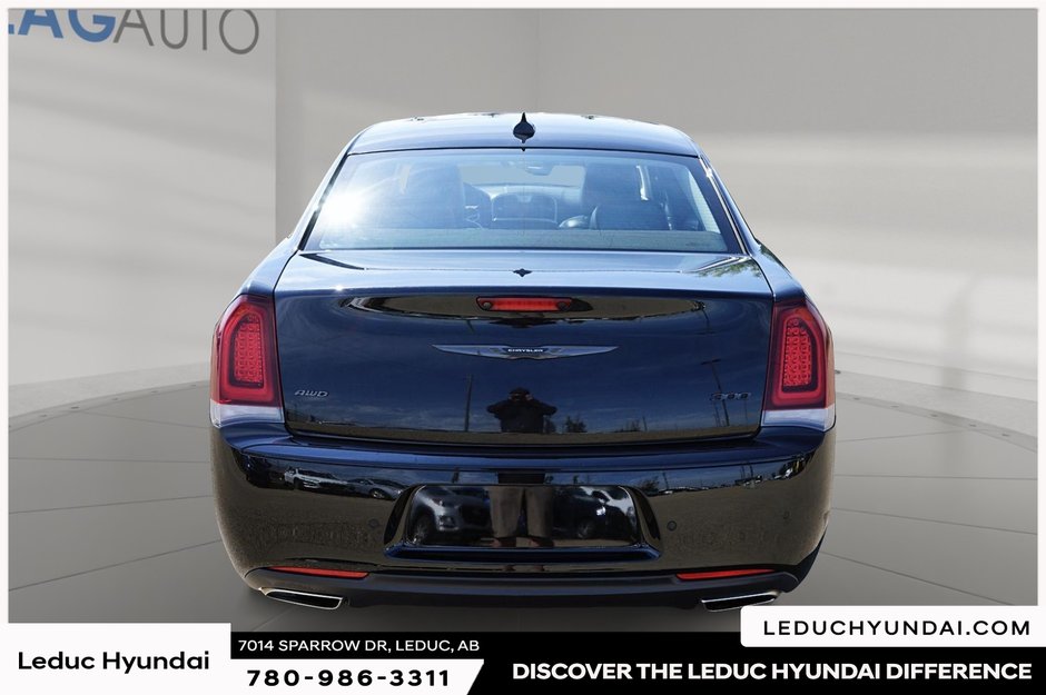 2023 Chrysler 300 Touring-2