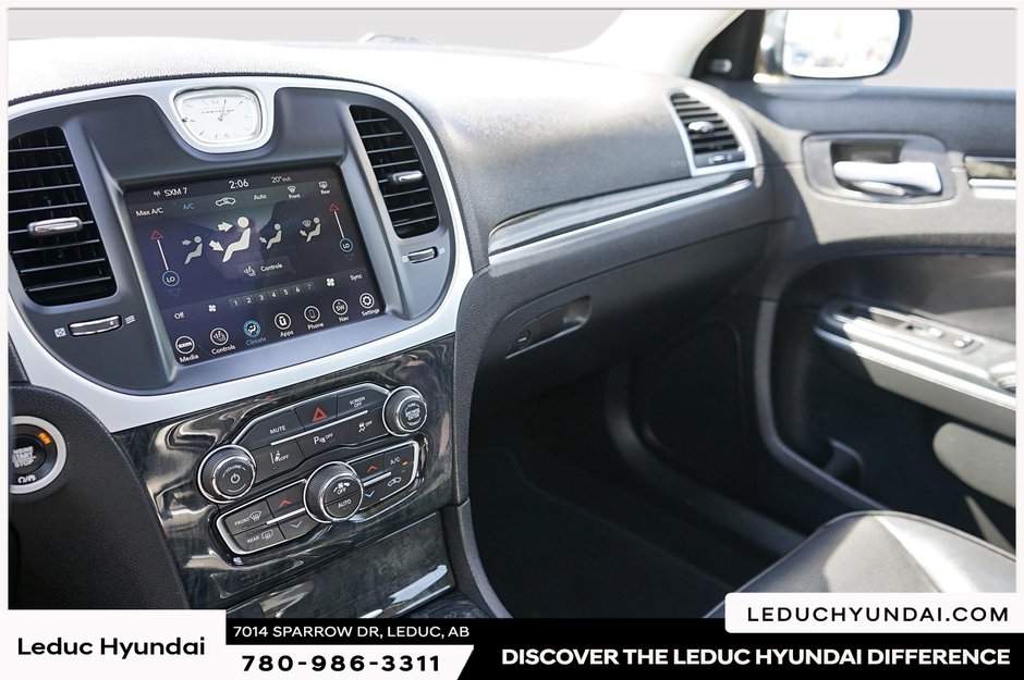 2023 Chrysler 300 Touring-13