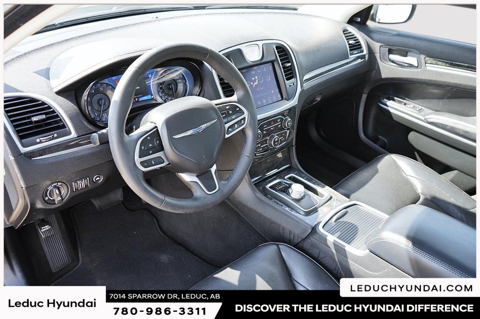 2023 Chrysler 300 Touring-11