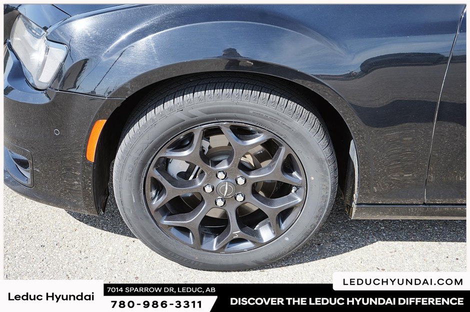 2023 Chrysler 300 Touring-7