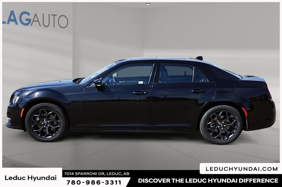 2023 Chrysler 300 Touring-4