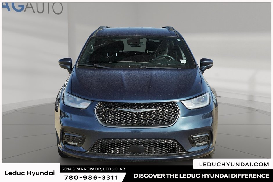2022 Chrysler Pacifica Touring-1