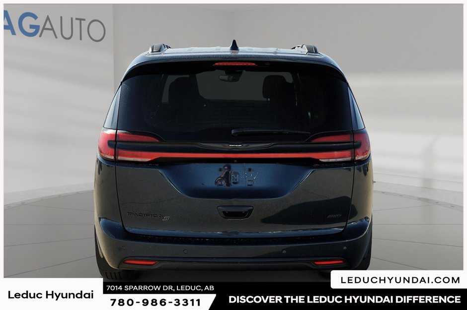 2022 Chrysler Pacifica Touring-2