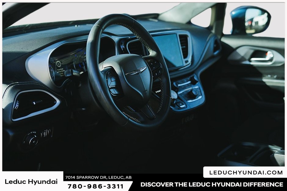 2022 Chrysler Pacifica Touring-10