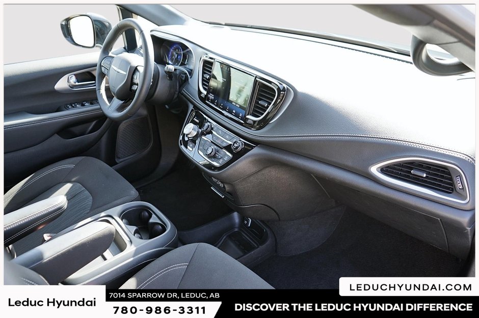 2024 Chrysler Pacifica Touring-9