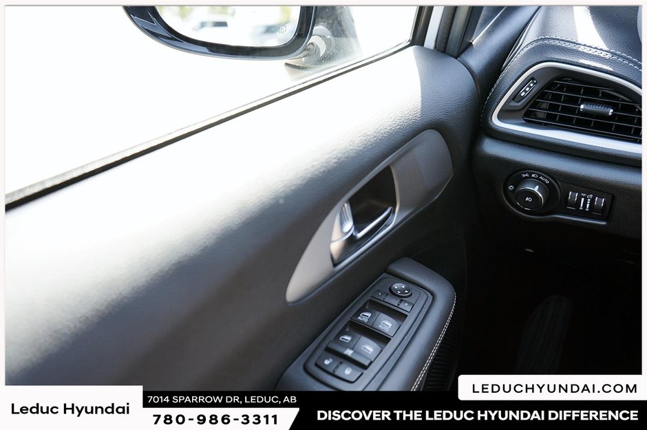 2024 Chrysler Pacifica Touring-15