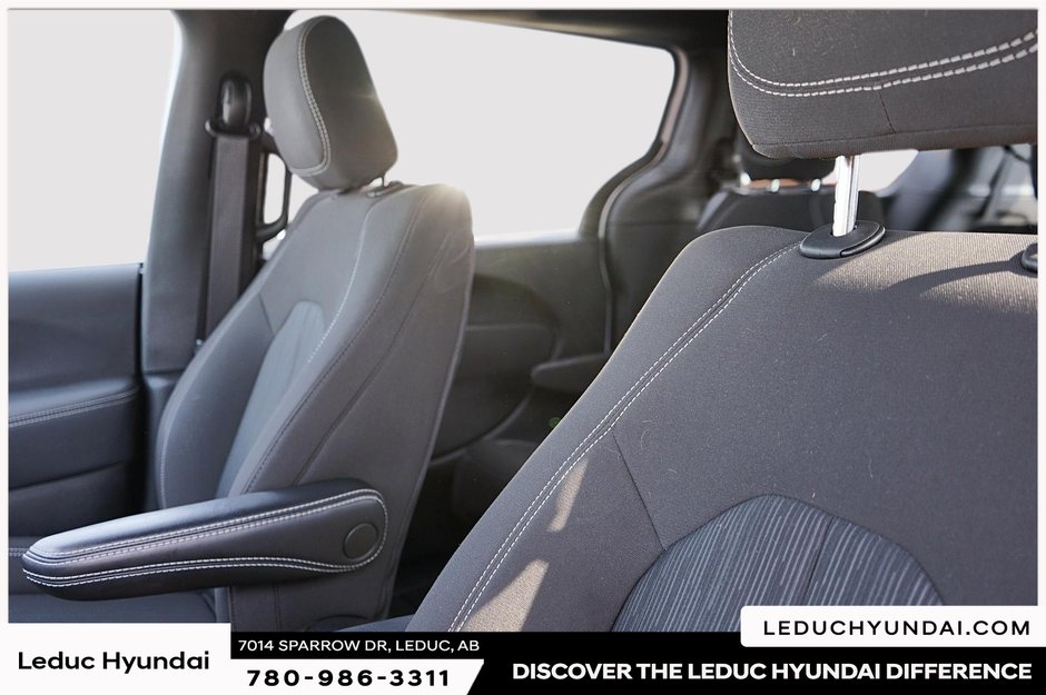 2024 Chrysler Pacifica Touring-8