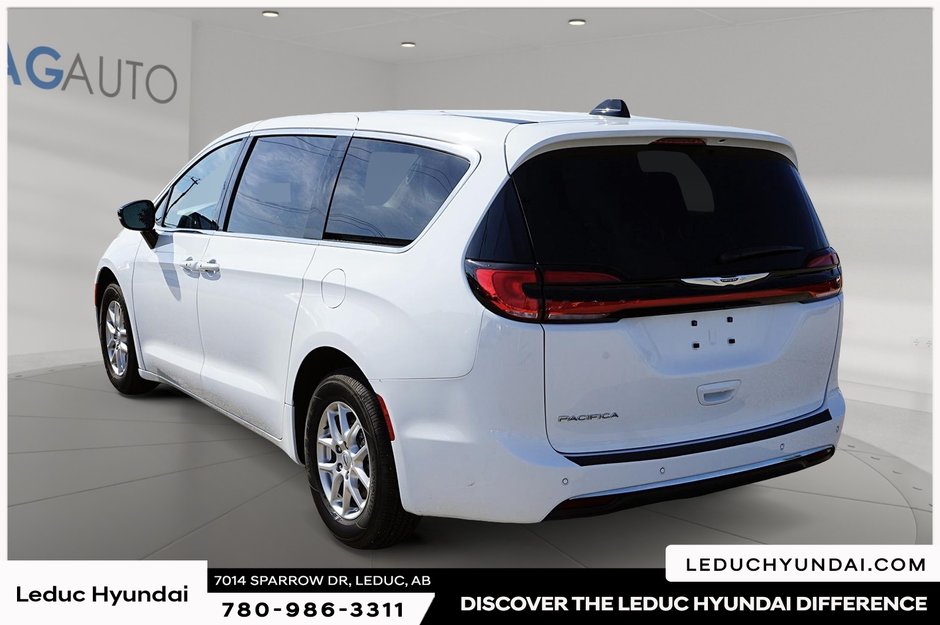 2024 Chrysler Pacifica Touring-3
