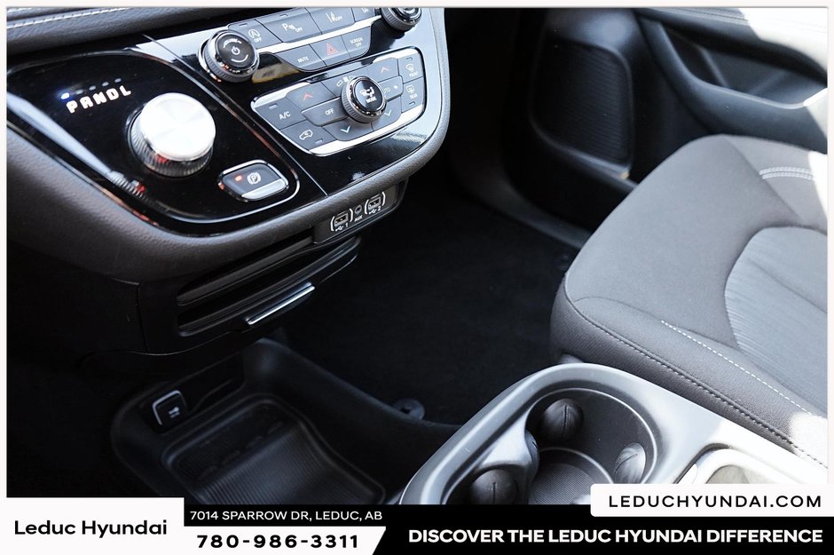 2024 Chrysler Pacifica Touring-14