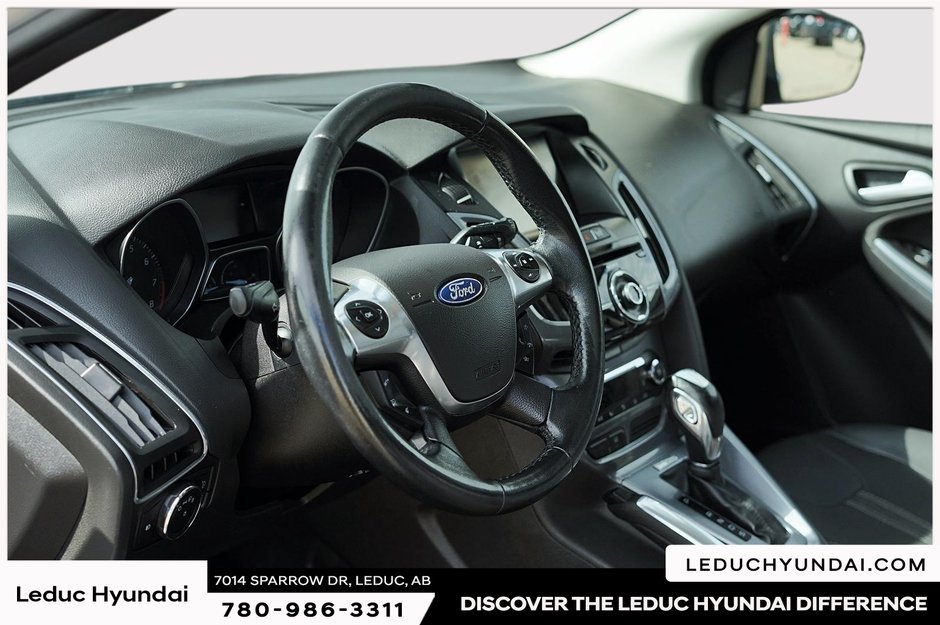 2012 Ford Focus Titanium-12