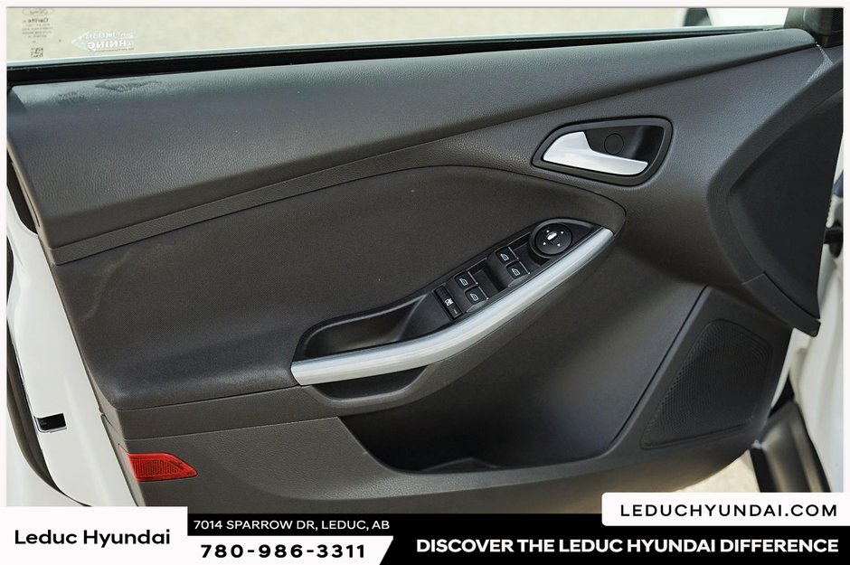 2012 Ford Focus Titanium-11