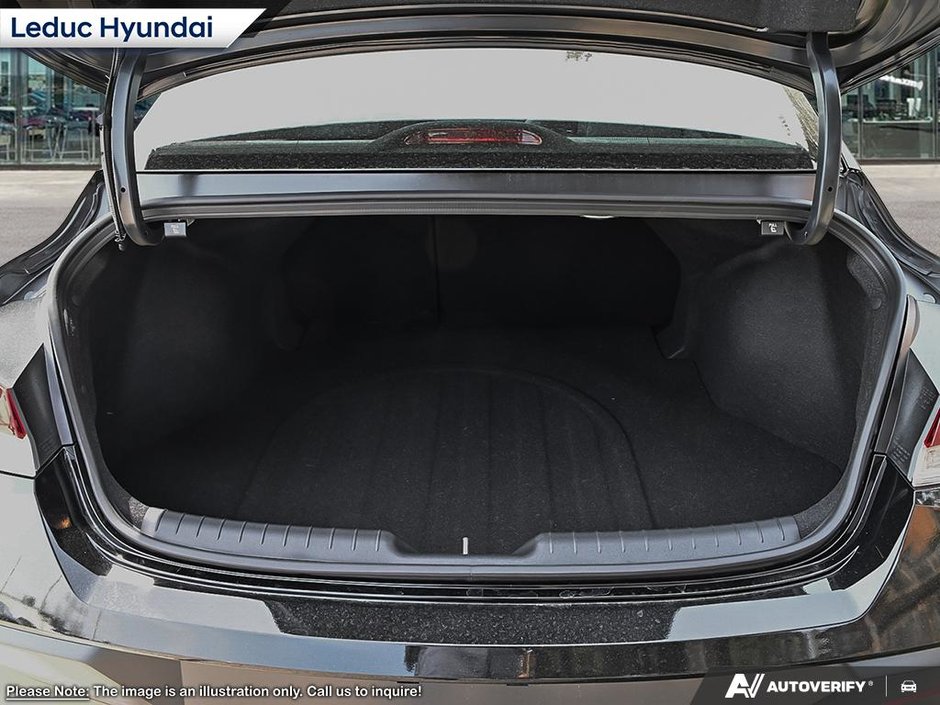 2026 Hyundai Elantra Luxury Two-Tone Interior-6