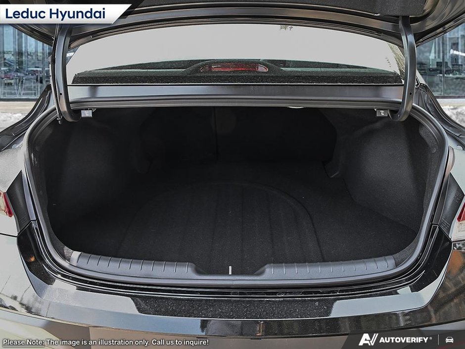 2026 Hyundai Elantra Luxury Two-Tone Interior-6