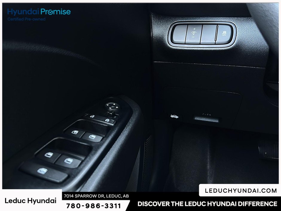 2023 Hyundai Venue Essential-19