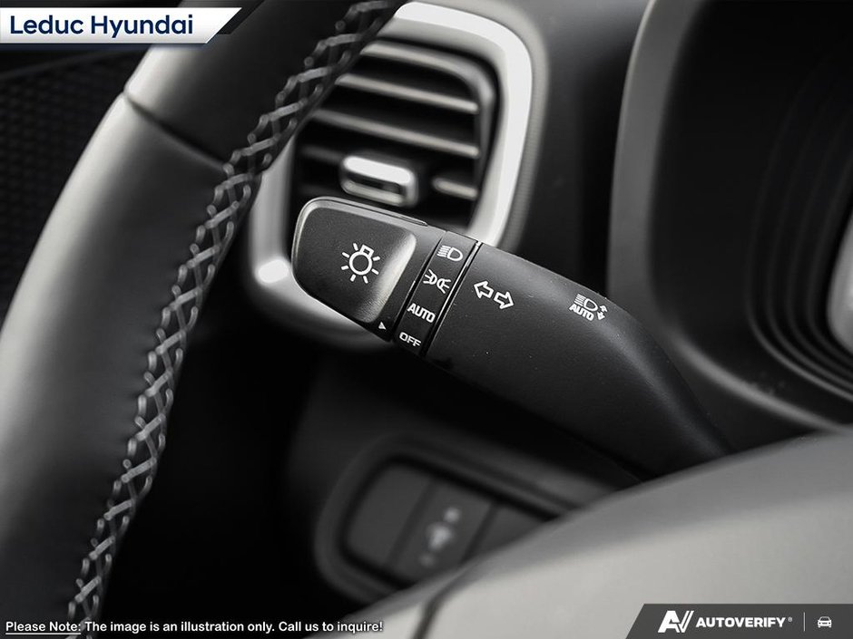 2025 Hyundai Venue Essential-24