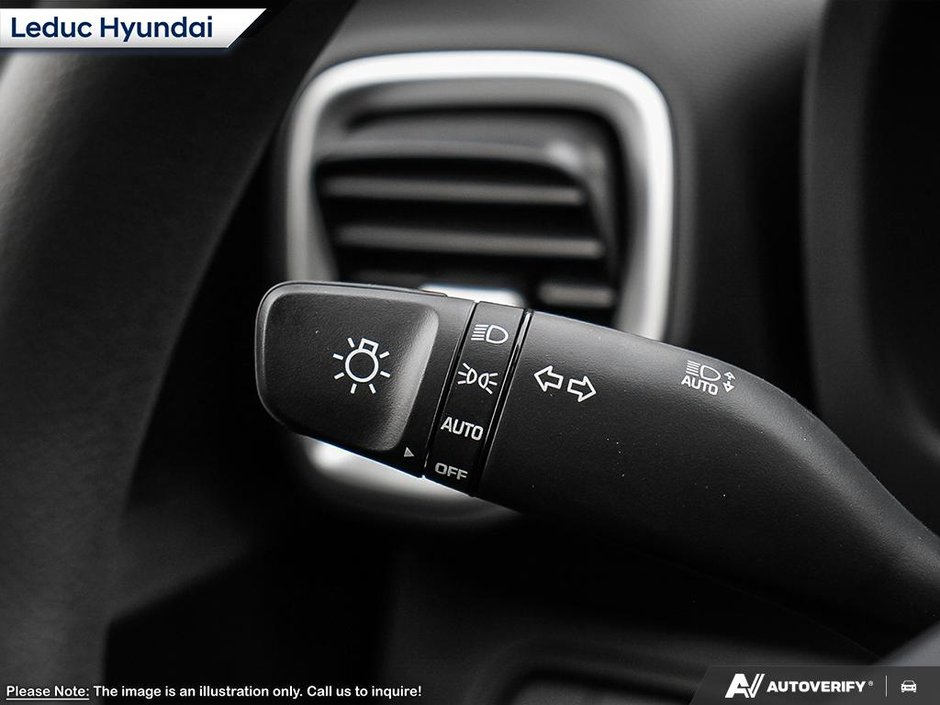 2025 Hyundai Venue Essential-24