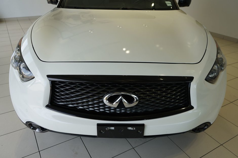 2017 Infiniti QX70 Sport-30